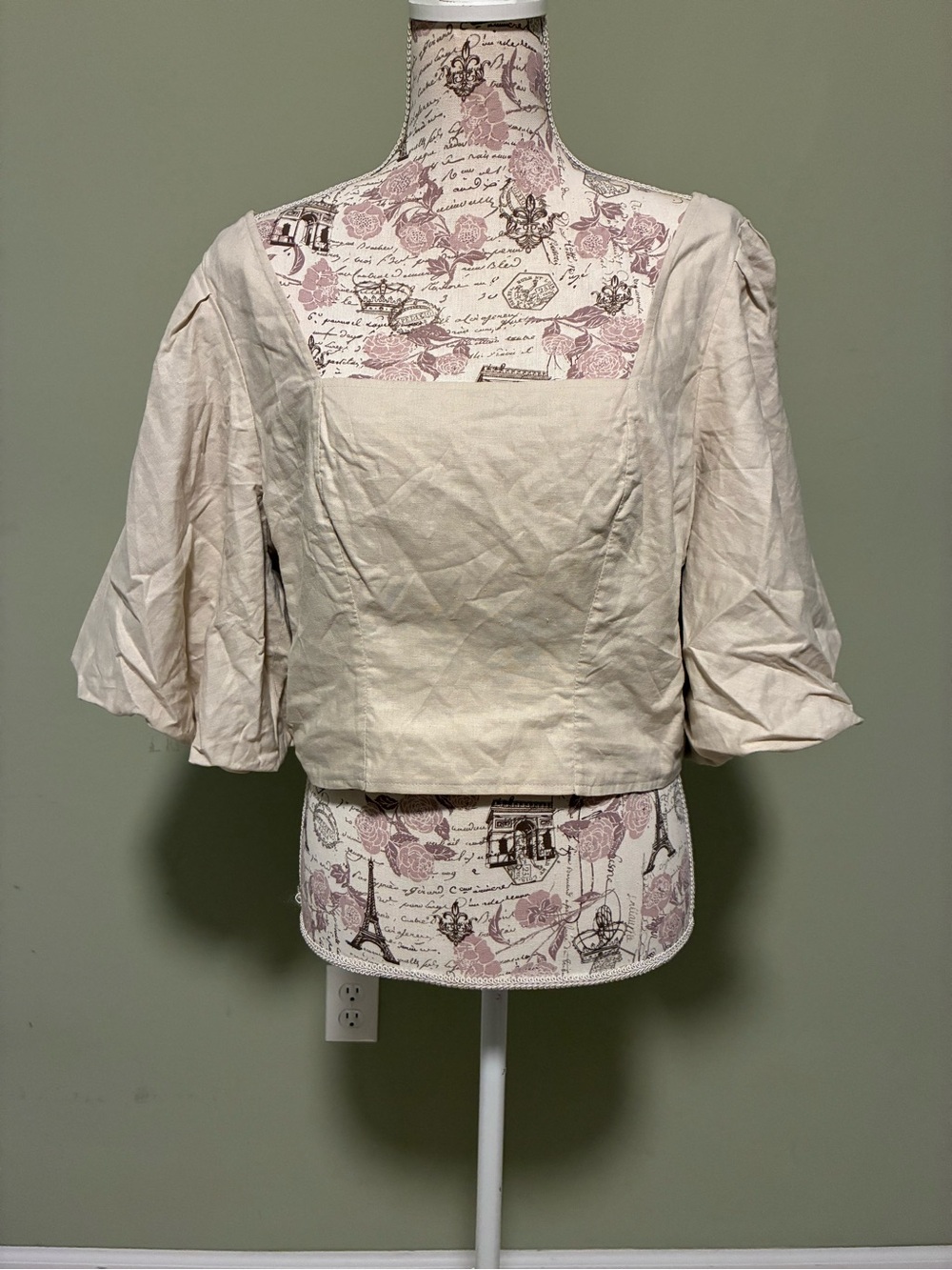 Square-Neck Puff Sleeve Blouse in Cream